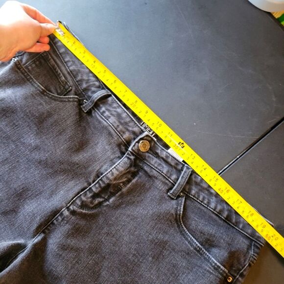 Time and Tru Black Midrise Jean Shorts 20 - Picture 4 of 7